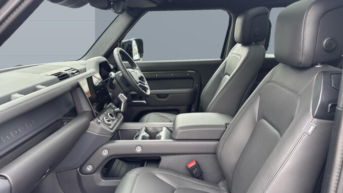 Land Rover Defender 3.0 D250 X-Dynamic HSE 90 3dr Auto Diesel Estate - Image 3
